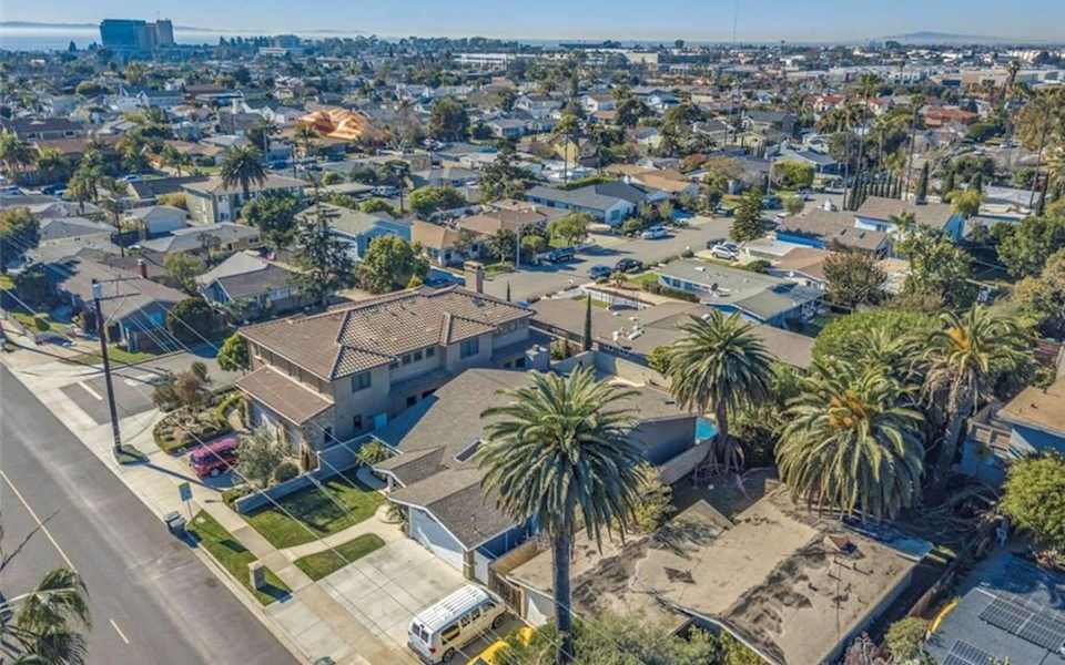 Costa Mesa Community Guide