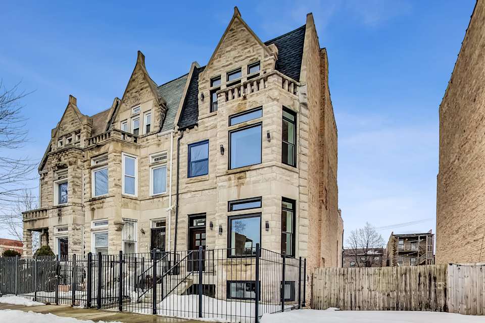 Bronzeville Community Guide Vergis H. Eiland III