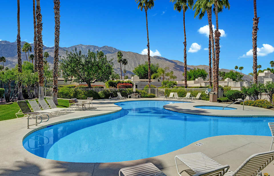 Neighborhood Versailles