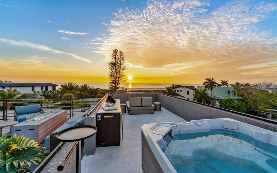 Architectural Masterpieces: Contemporary Design and Luxury Features in