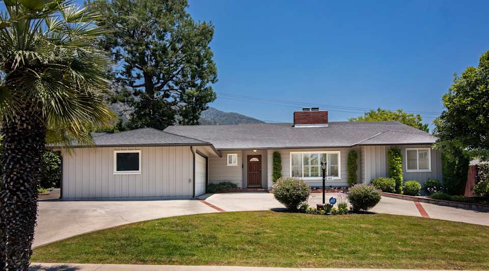 1910 N Altadena Drive