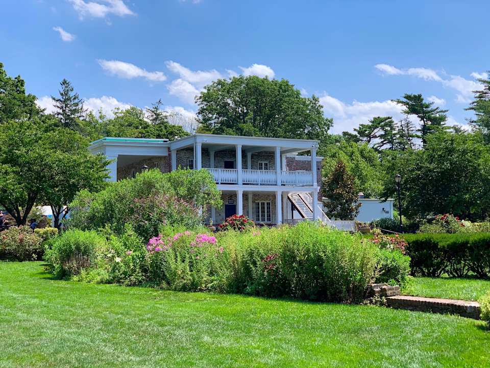 Great Neck Neighborhood Guide