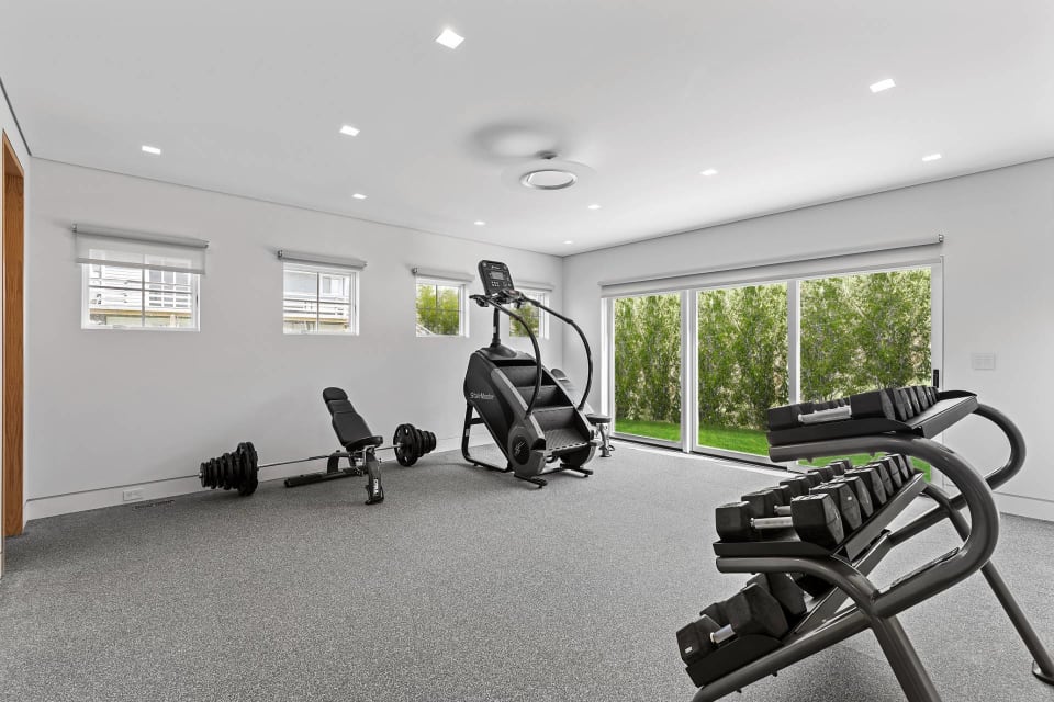 5 Agnew Avenue Montauk, NY 11954 6 Beds, 7.5 Baths BeemHamptons