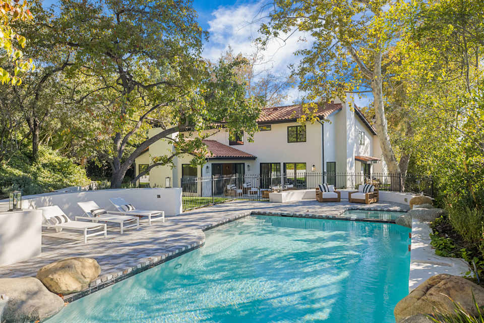 beverly-hills-post-office-neighborhood-guide