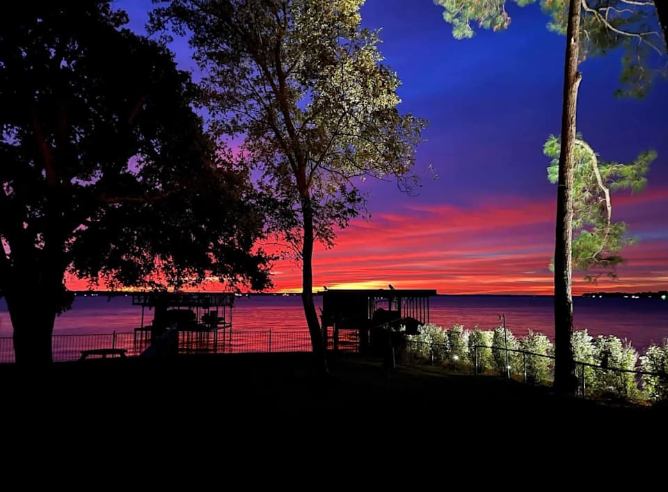 Neighborhood Cedar Creek Lake