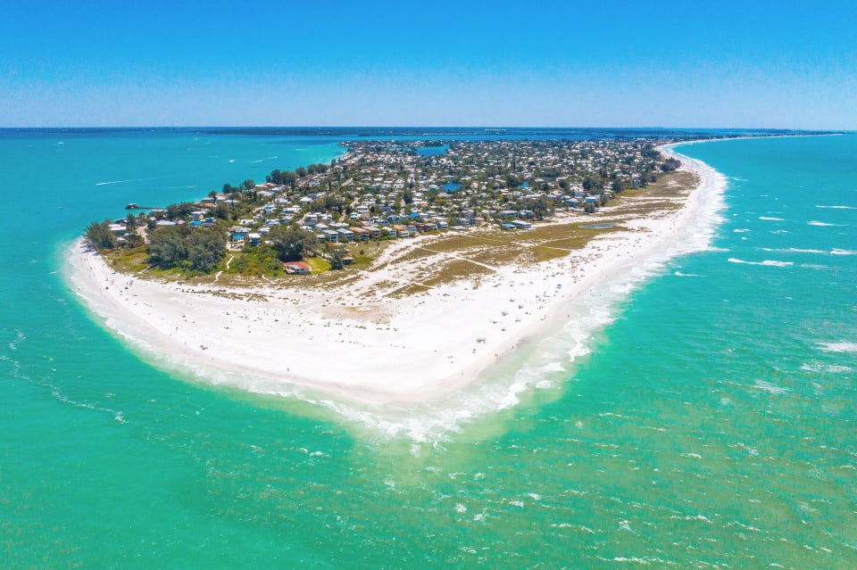 Hermosa isla con aguas turquesas y un caluroso clima, en Estados Unidos, recibe a miles de turistas todos los años | Foto: CNN   