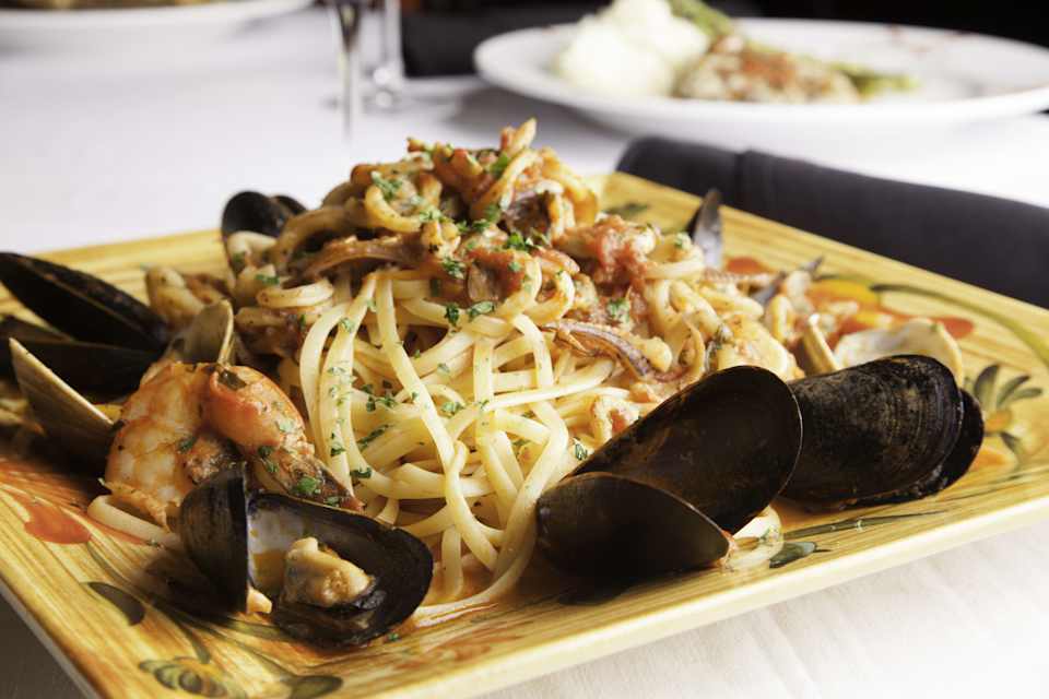 Top 7 restaurants in Naples, Florida to enjoy fresh seafood.