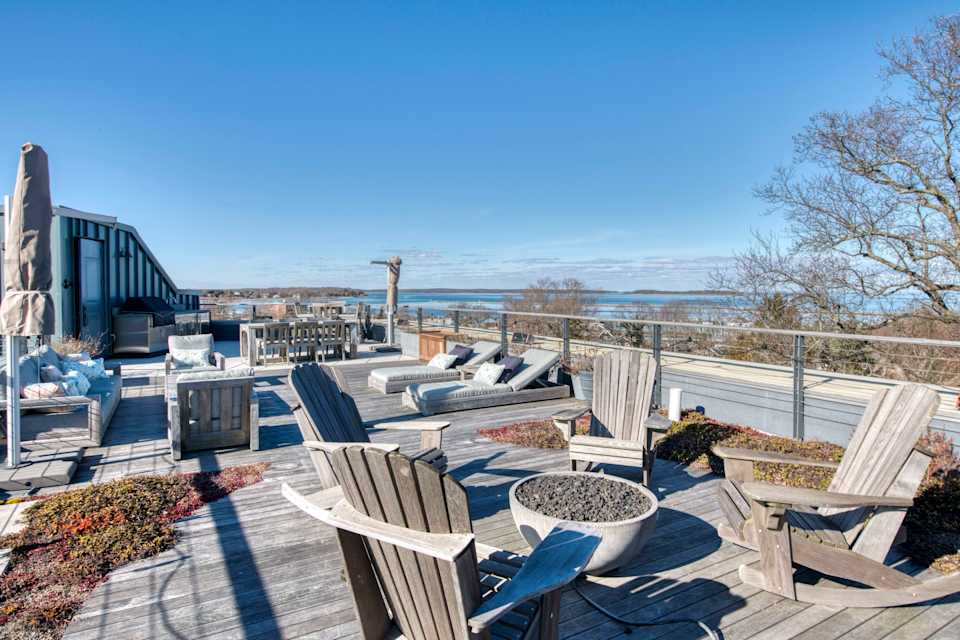 A Watchcase Flagship Penthouse With Unmatched Water Views CeeJackTeam