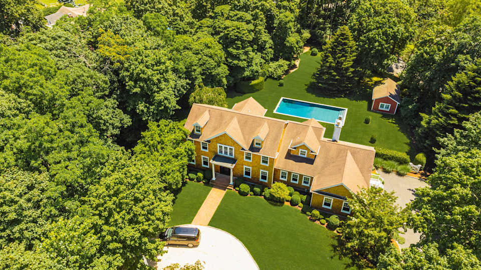 202 South Country Road Bellport Village South 5 Beds