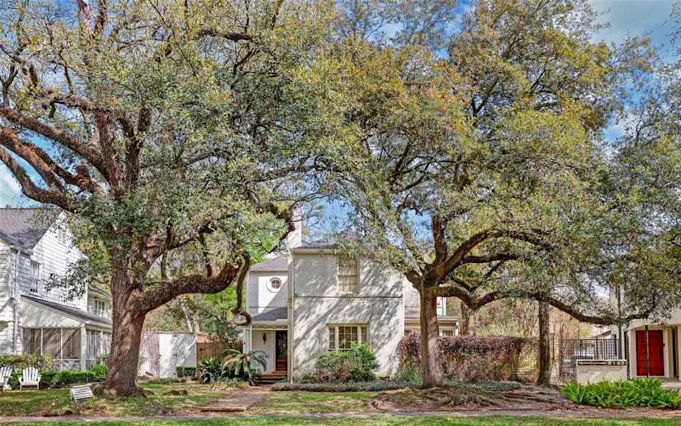 Keeping Appeal and Worth in Mind When Selling a Heritage Home in