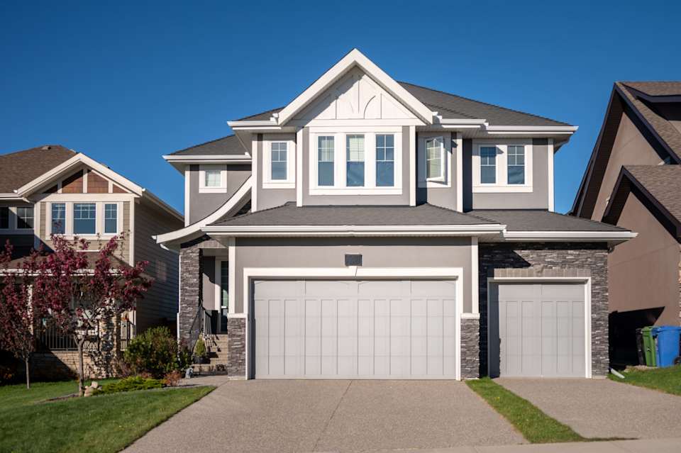 Ambleside Real Estate Condos, Land, Houses & Homes for Sale