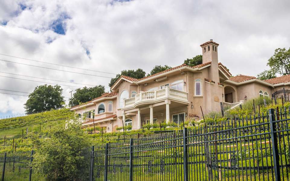 Saratoga | Neighborhood Guide