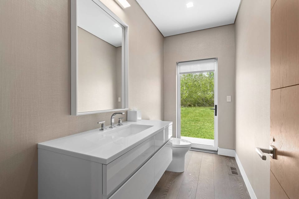 5 Agnew Avenue Montauk, NY 11954 6 Beds, 7.5 Baths BeemHamptons