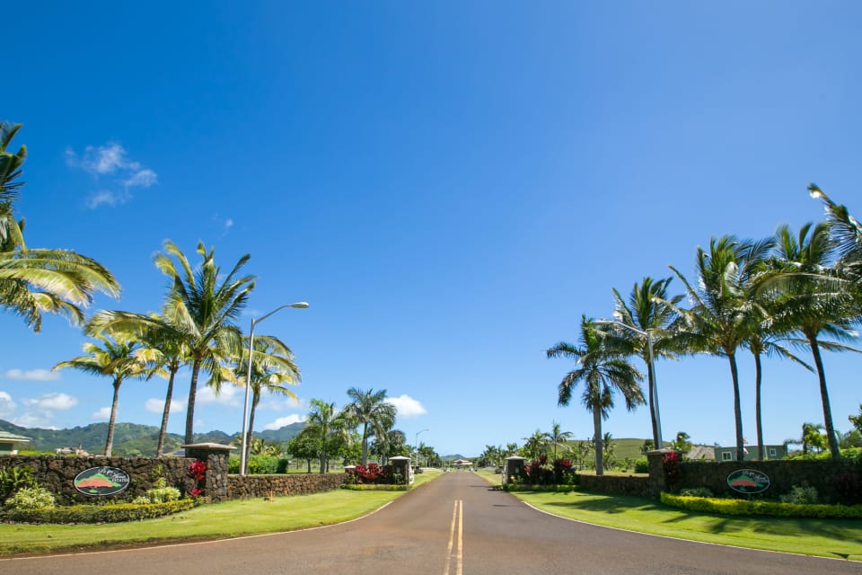 Kauai Real Estate Update, Poipu Aina Lot In Escrow, Zillow Stops