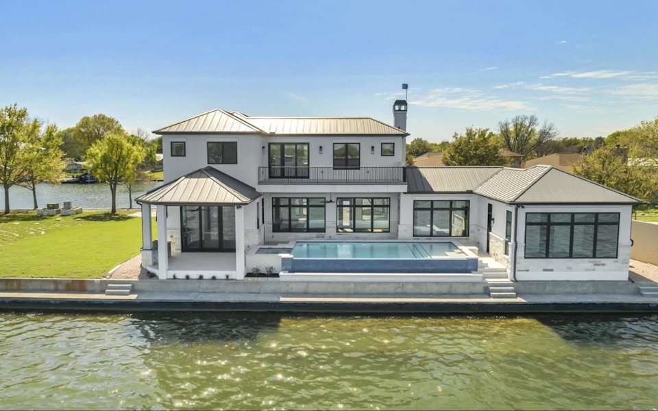 5 Reasons to Invest in Lake LBJ Waterfront Homes