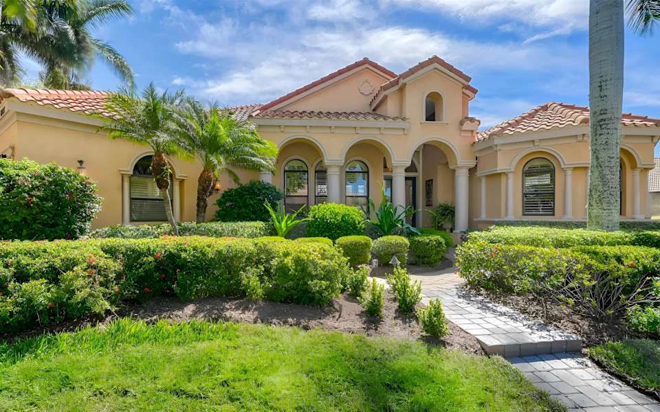 The Ultimate Guide to Ultra-Luxury Homes in Sarasota: What Sets Them ...
