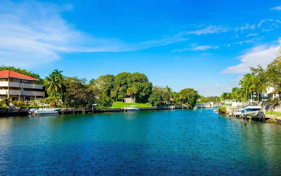 Pinecrest Neighborhood Guide