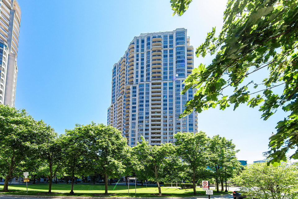 25 Kingsbridge Garden Circle TPH09