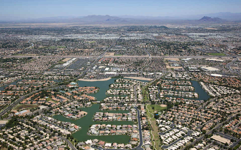 Val Vista Lakes Neighborhood Guide