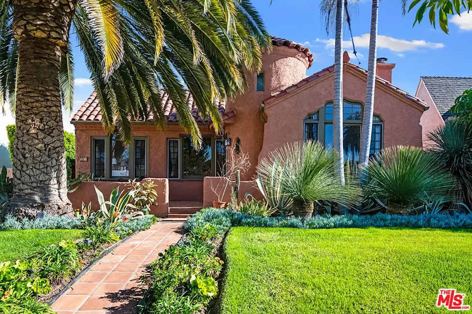 Picfair Village Spanish