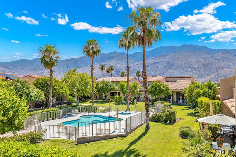 Neighborhood Sundial Condos