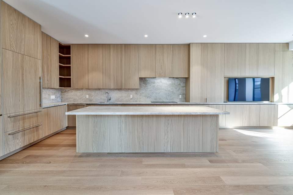 Queen West Masterpiece Toronto, ON 2 Beds, 2.5 Baths Jonathan Ferrier