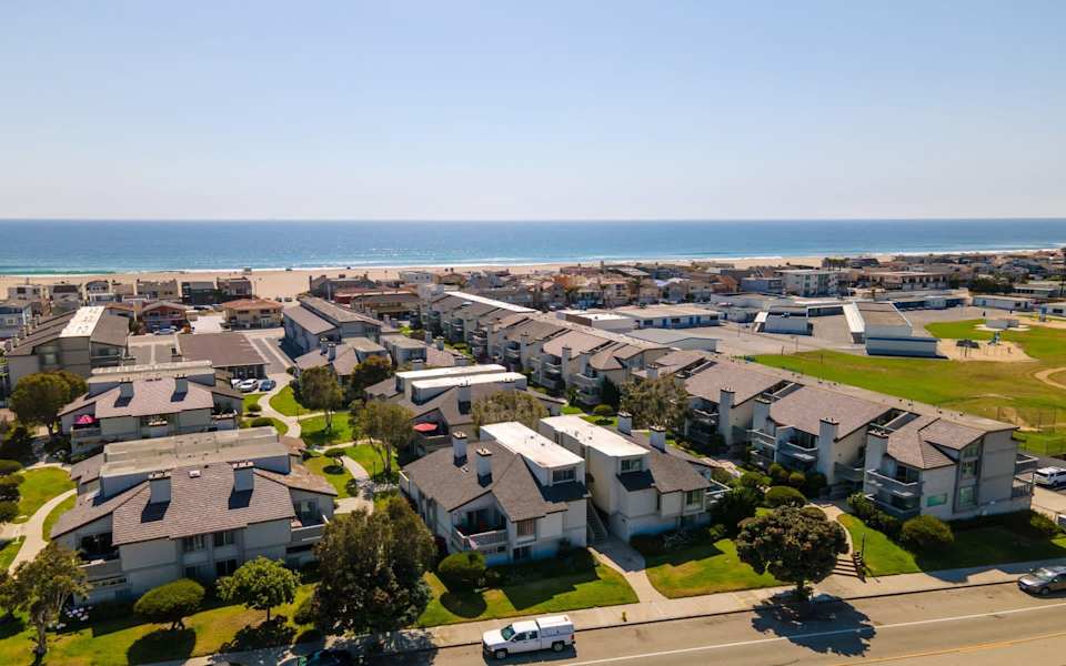 Neighborhood Harborwalk Ann Howarth