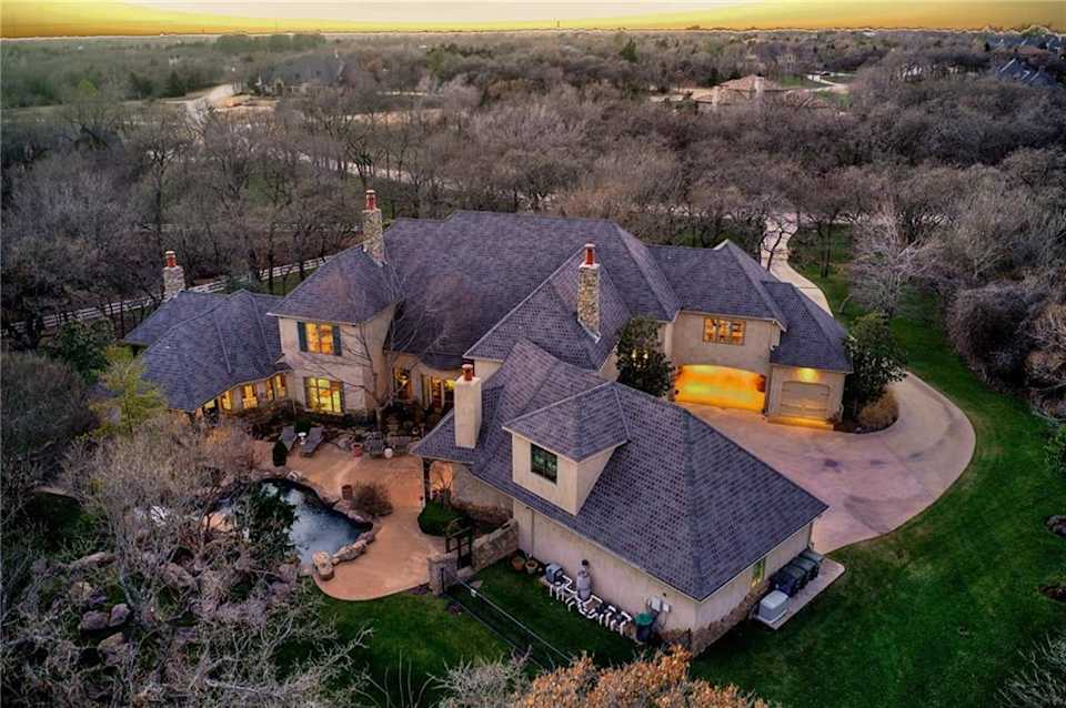 Lakeside of Oakdale Neighborhood Guide