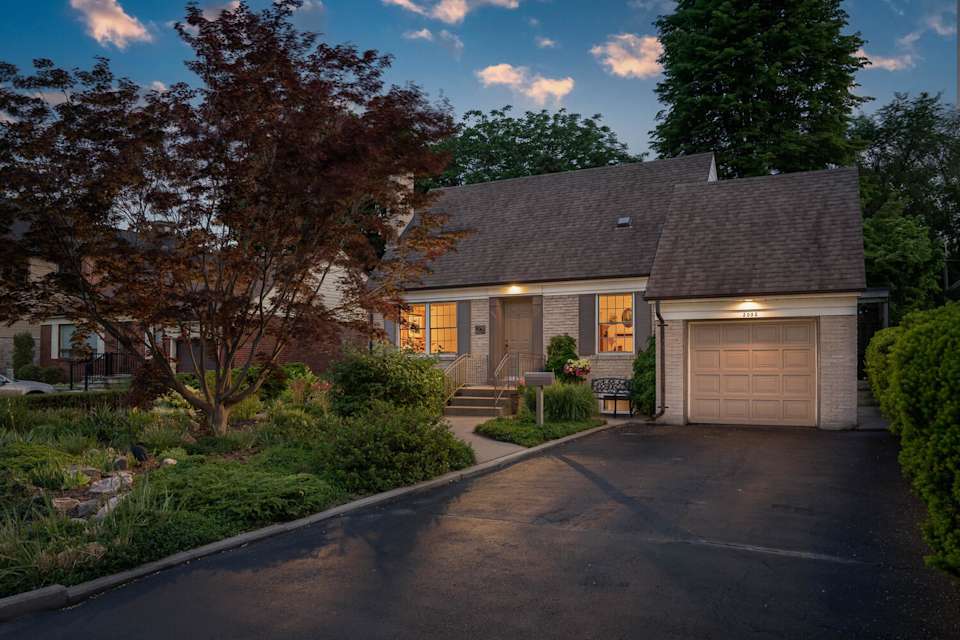 Applewood Acres Neighbourhood Guide