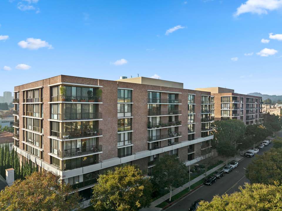 211 S Spalding Dr N202