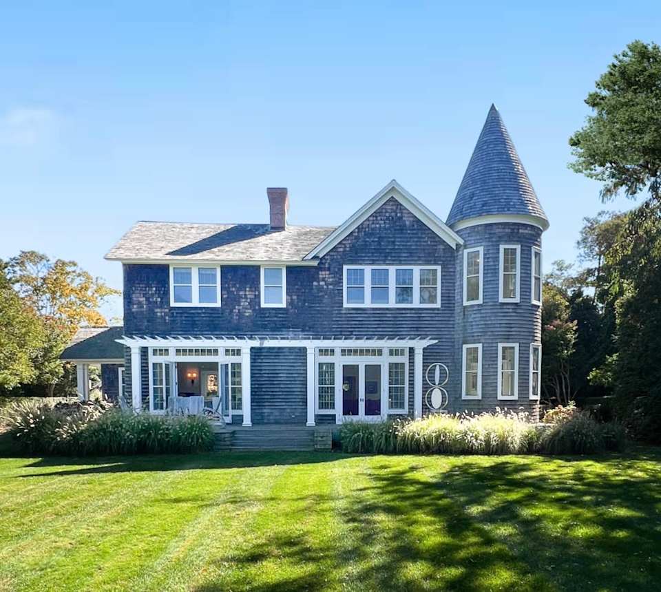 HIGHEST NONWATERFRONT SALE IN BELLPORT VILLAGE