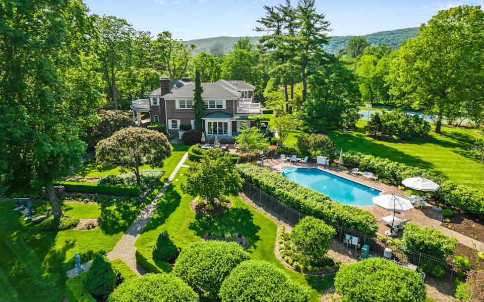 Montebello Neighborhood Guide The Molfetta Team New York and New