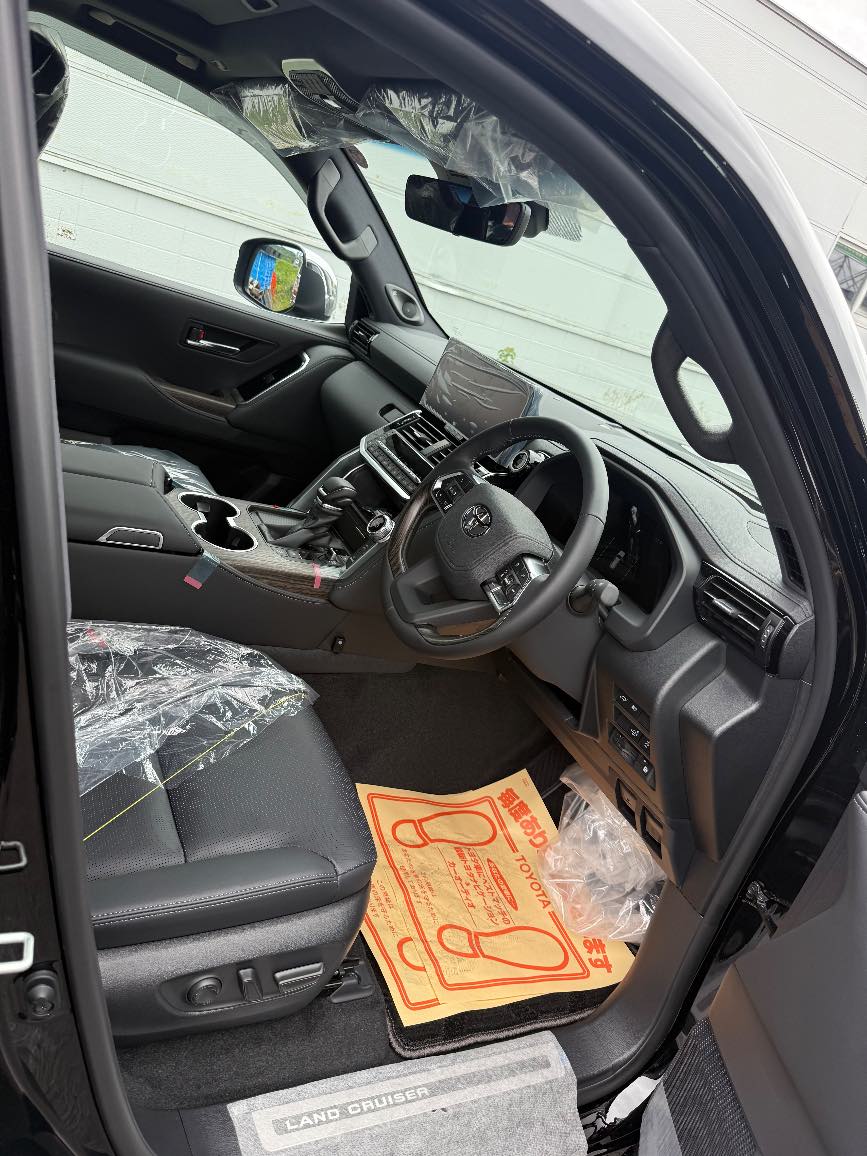 TOYOTA LC300 画像 3