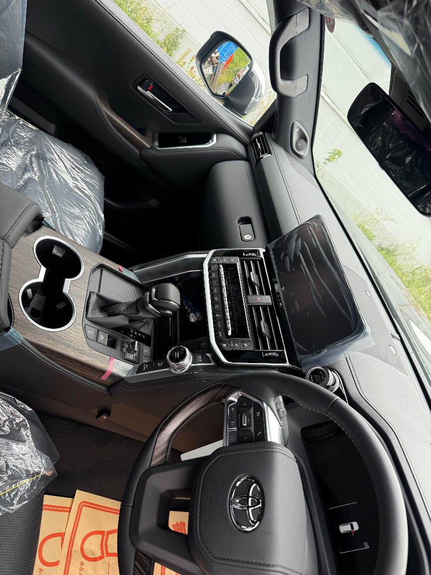 TOYOTA LC300 画像 9