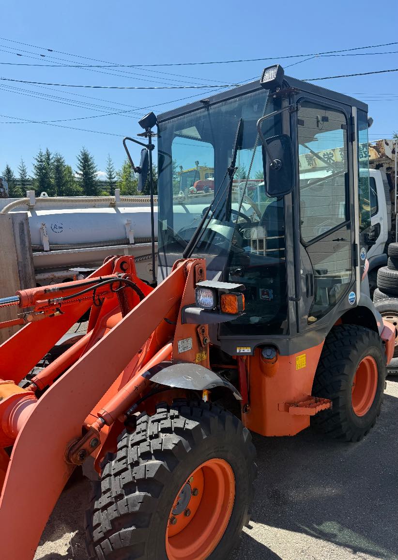 HITACHI ZW40