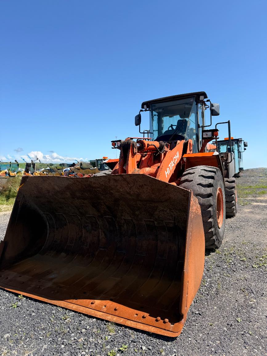 HITACHI ZW220 — undefined