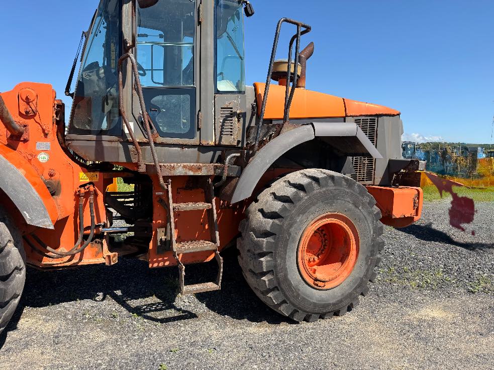 HITACHI ZW220 画像 5