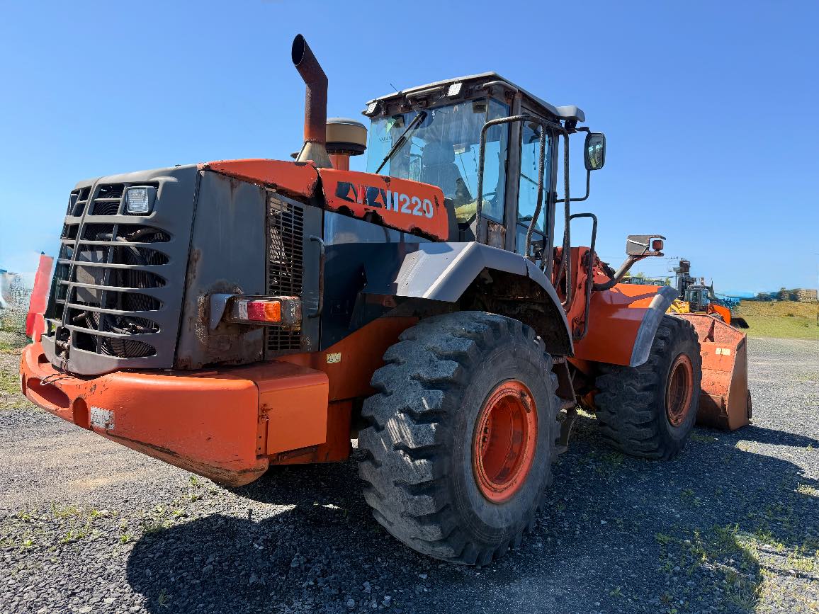 HITACHI ZW220 画像 3