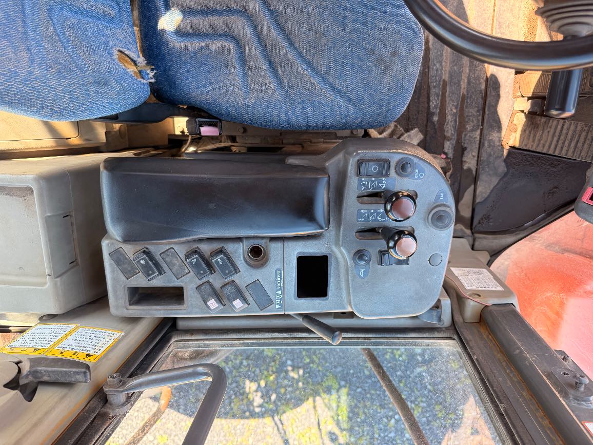 HITACHI ZW220 画像 16