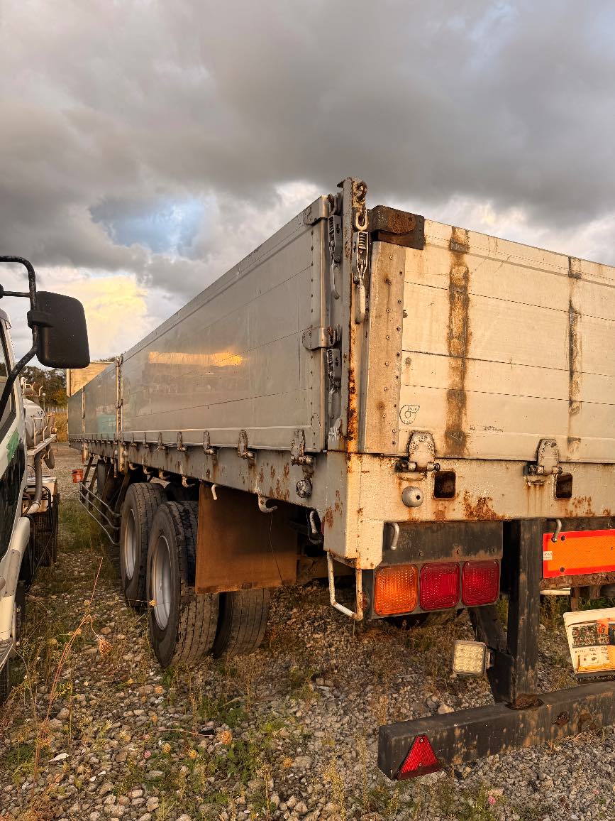 Traila Truck