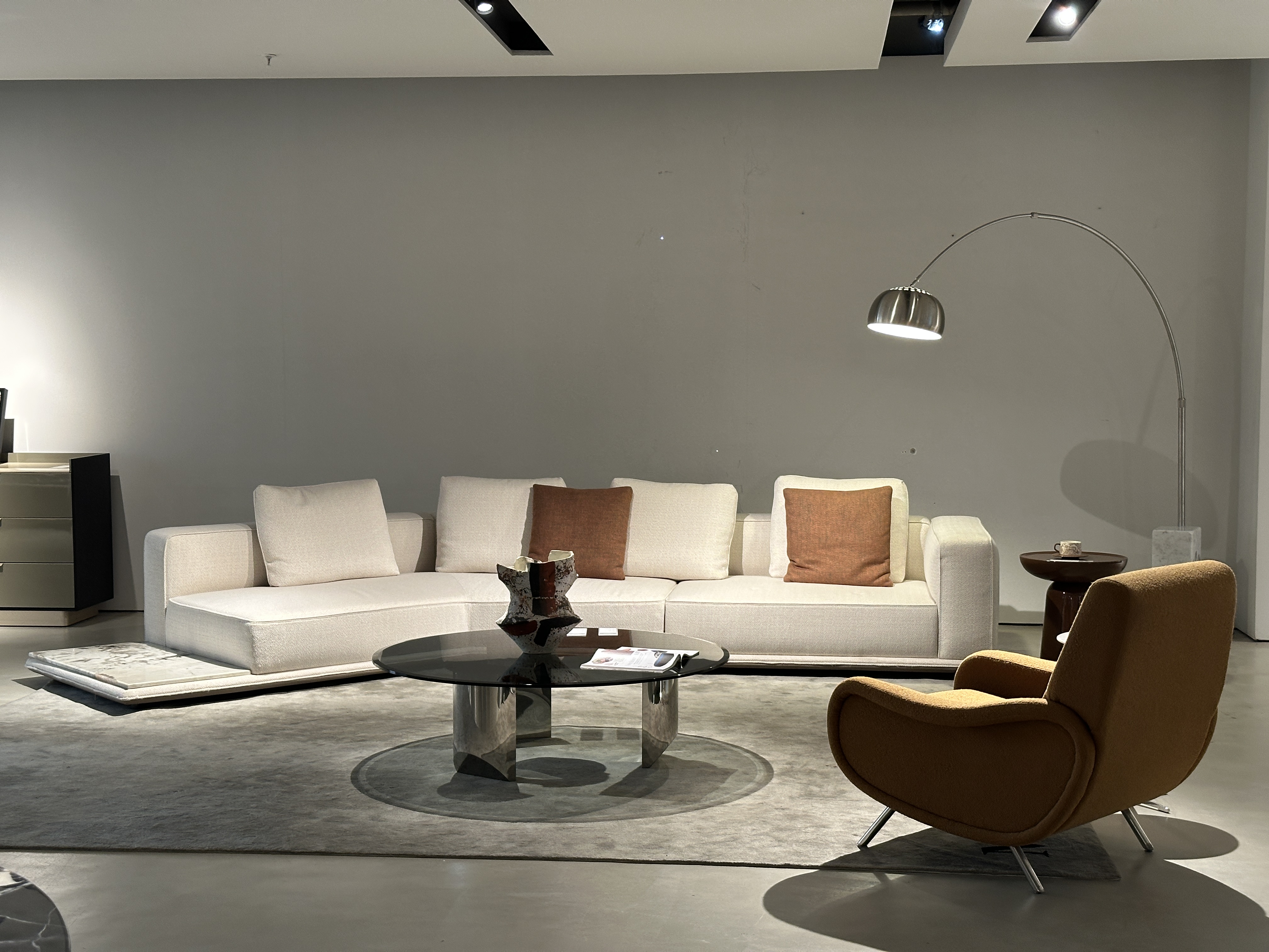 Cream floating base modular sofa with marble side ledge in a modern living room
