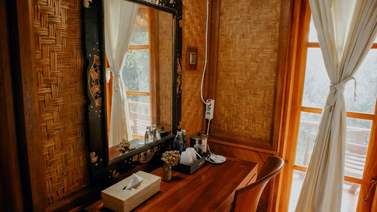 Desk Nook & Bamboo Walls