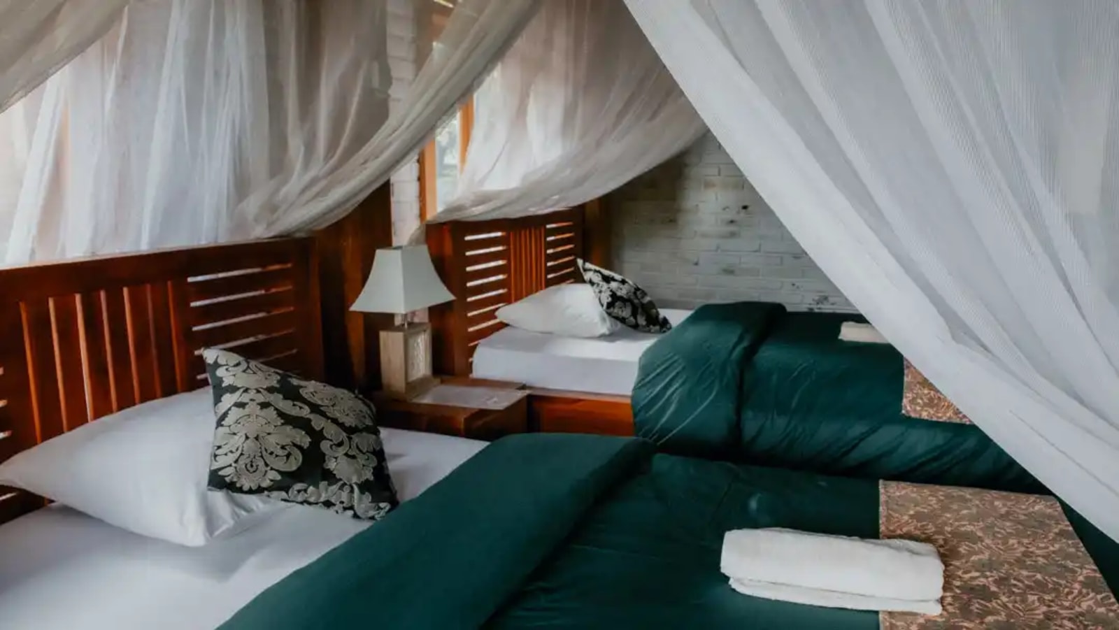 Twin Beds Detail