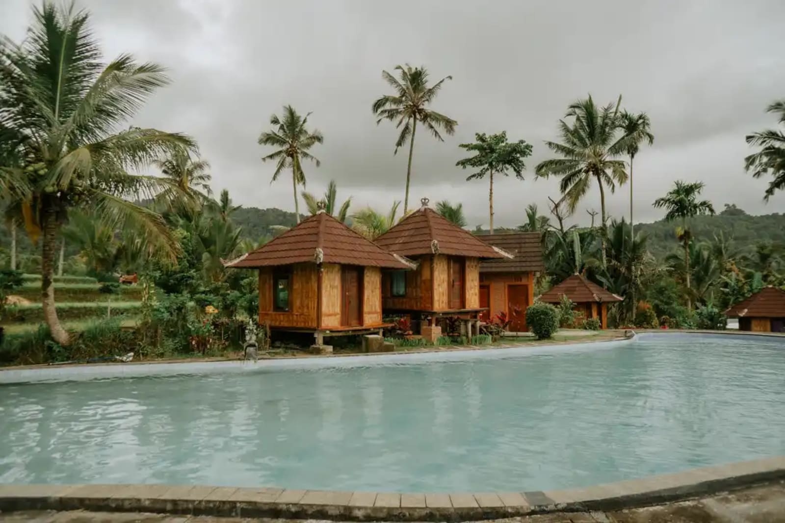 Cottages & Pool