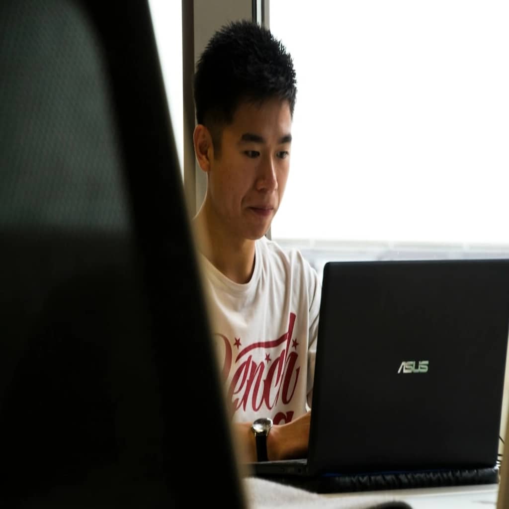 man installs wordpress locally
