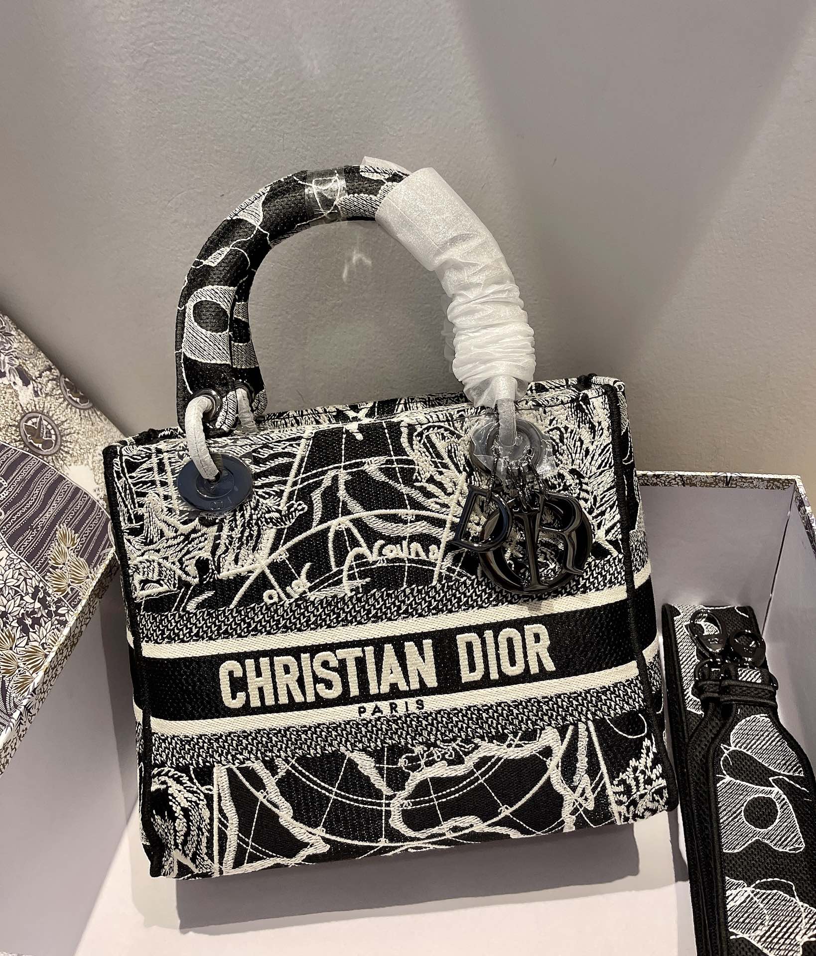 Christian Lady Dior Handbag 24x20x11cm