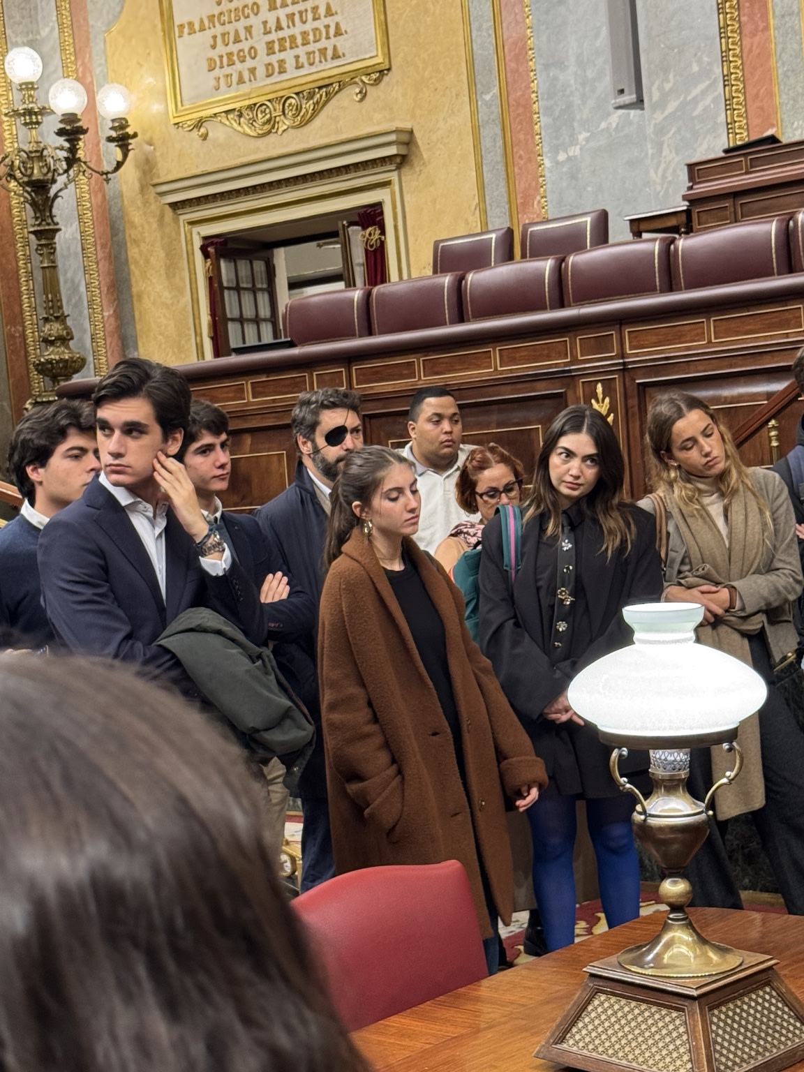 Interior del Congreso de los Diputados durante una visita al hemiciclo