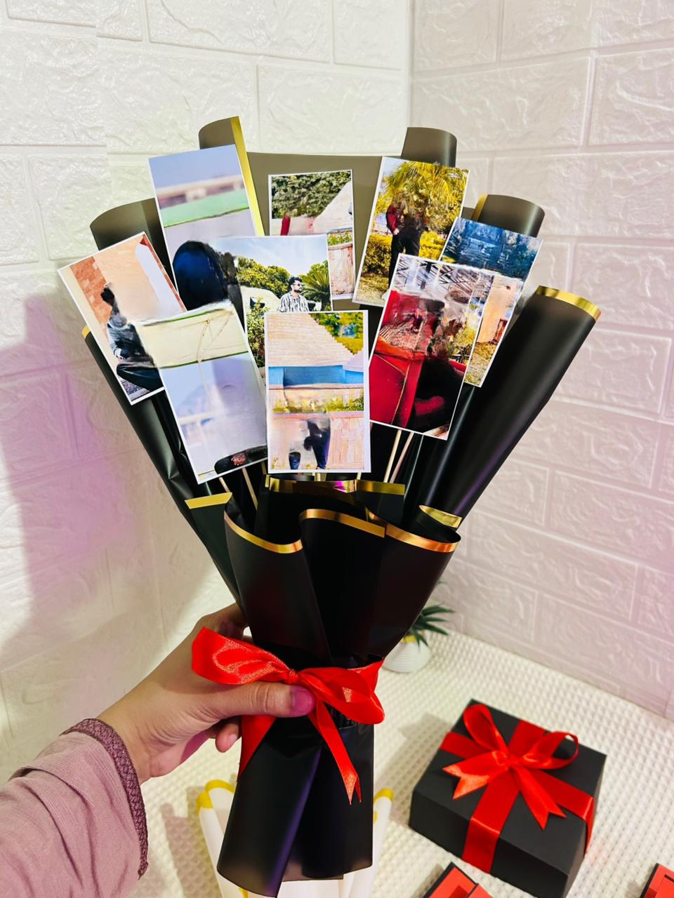 Pictures Bouquet (Customisable) 12 pix