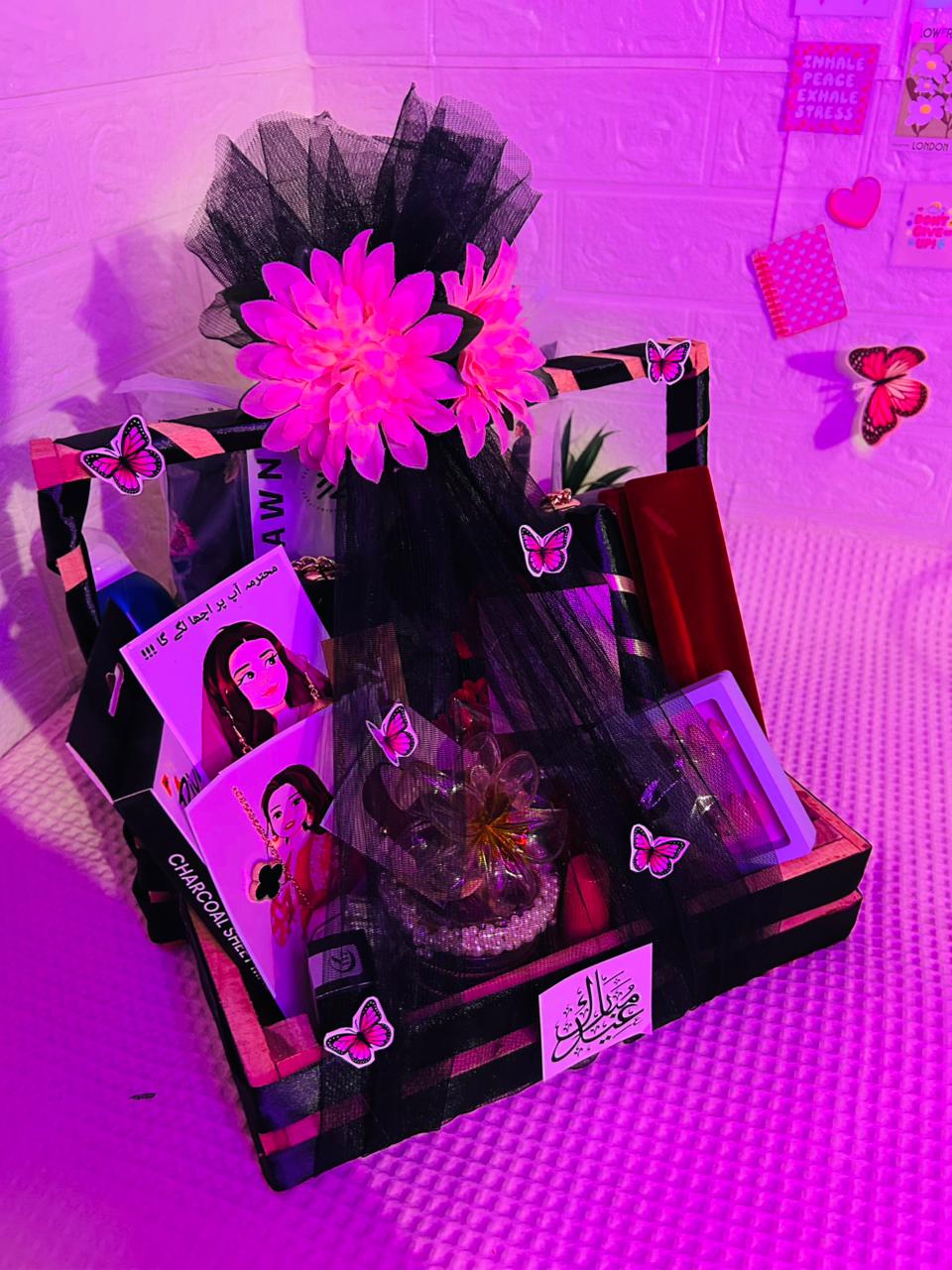 Gift basket for GIRLS | Branded items photo 5