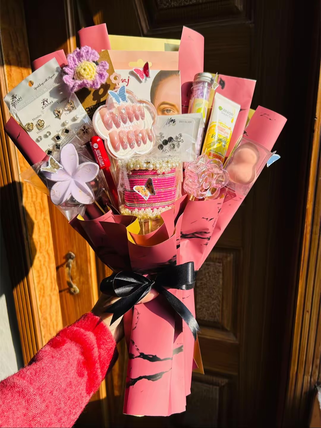 Bouquet For Her | Girly Bouquet with basic accessories